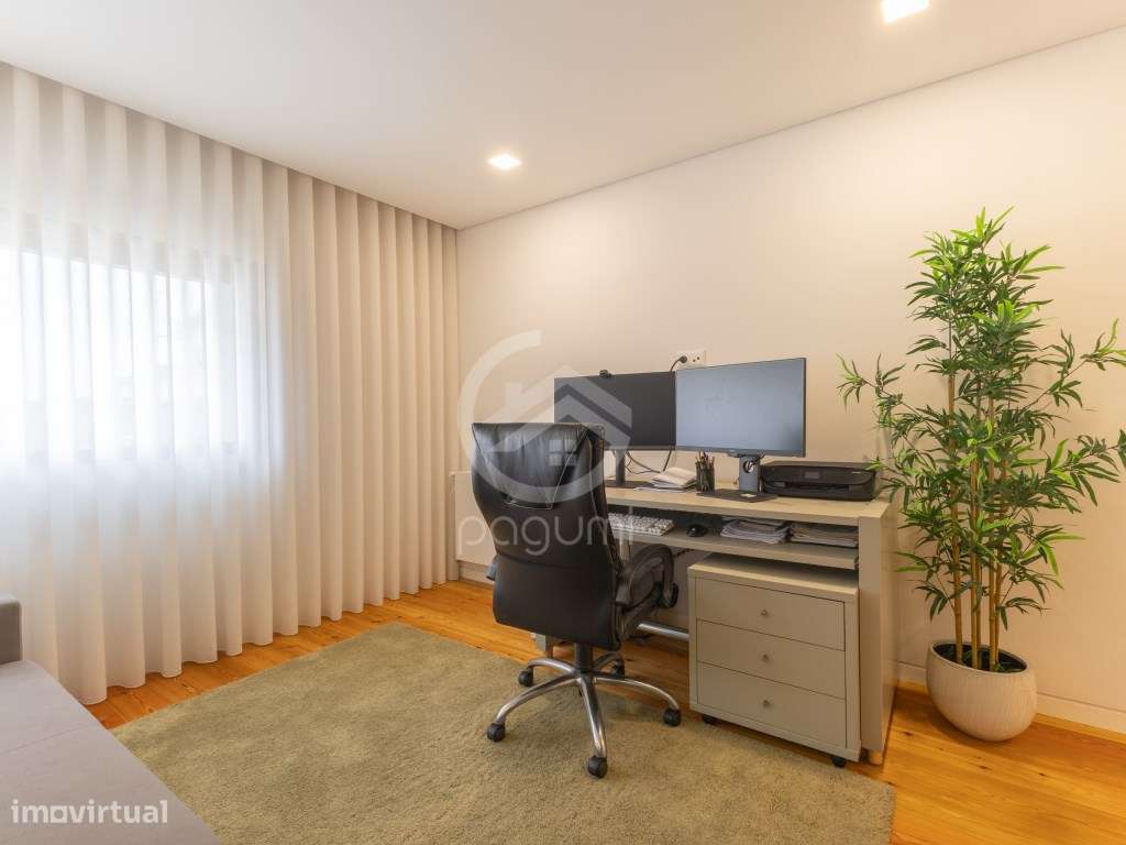 Moradia Contemporânea | 1.470 m² | A 1 Minuto da A4-19