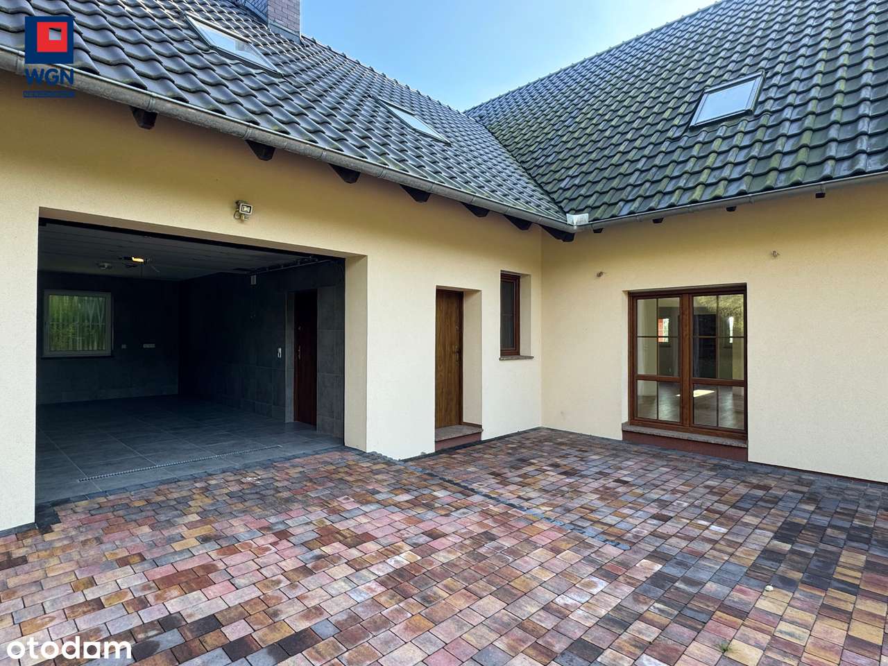 Gustownie wykończony dom w okolicach Kłodzka na sprzedaż.-17