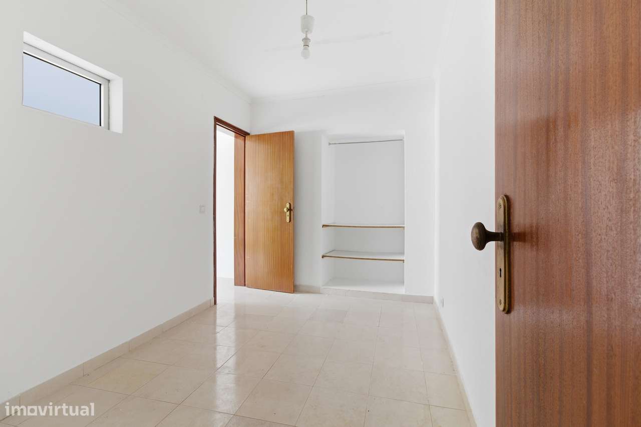 MORADIA T2 C/ LOGRADOURO EM VILA NOVA DA RAINHA-6