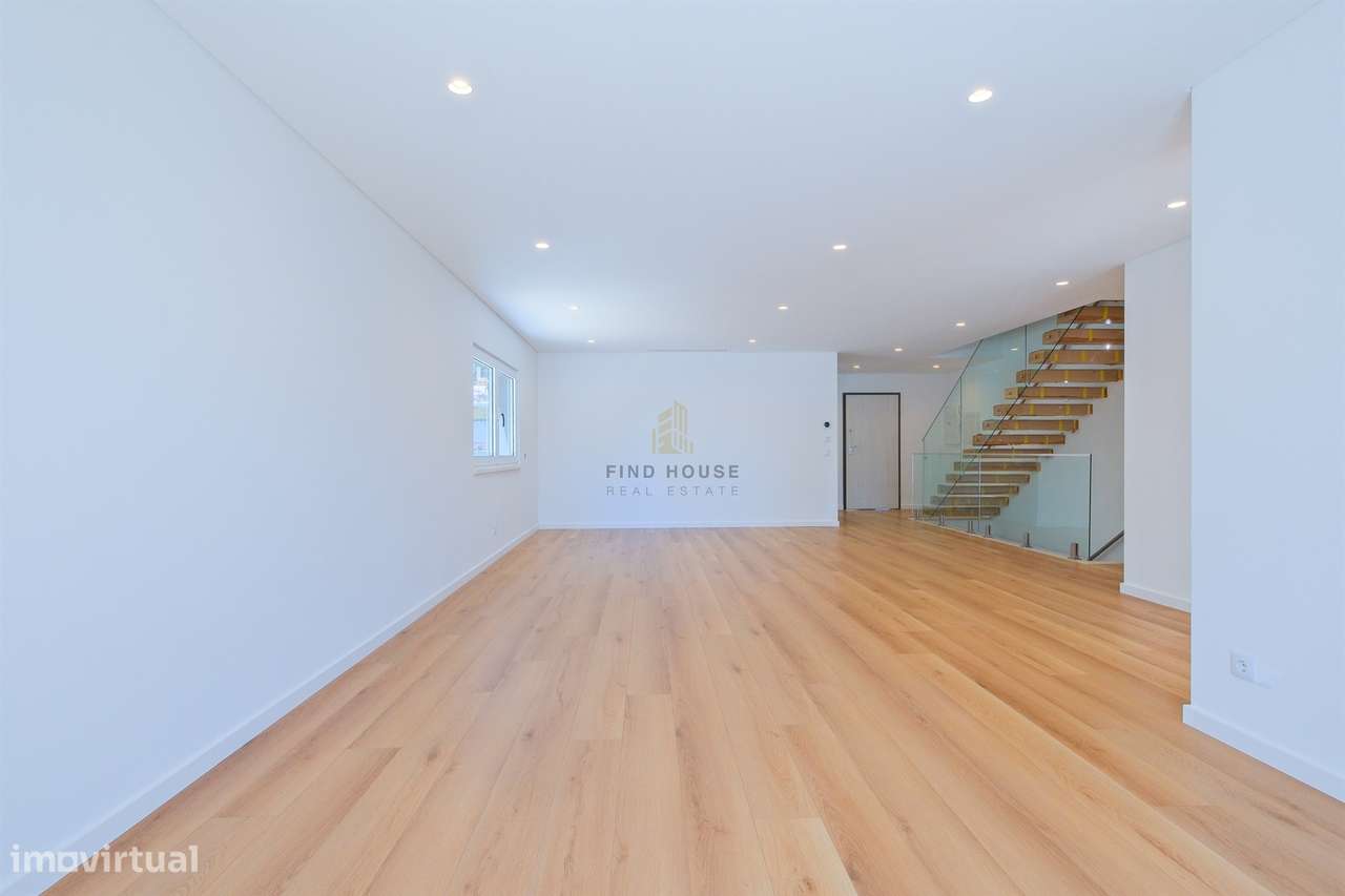 Moradia T4 de luxo em Condomínio Privado com Piscina e Jardim em São P-7