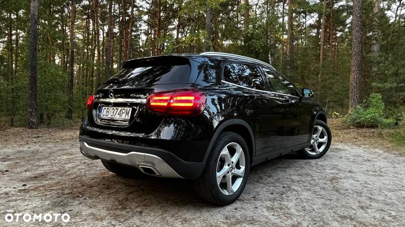 Mercedes-Benz GLA 250 4-Matic AMG Line - 10