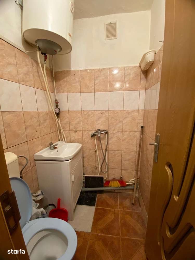 Garsoniera 15mp la etajul 2 pe strada Stadionului-6