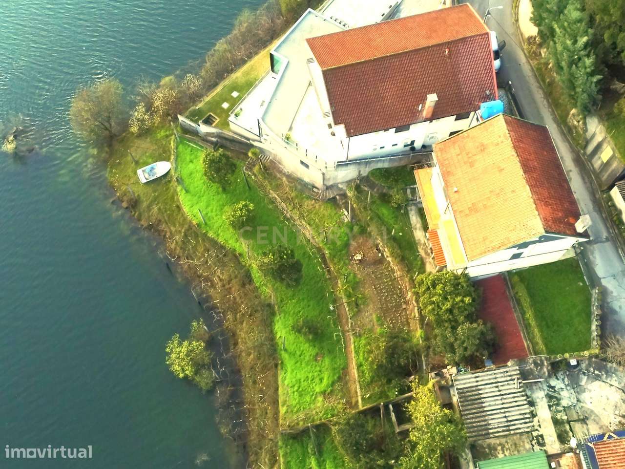Propriedade única no geres , duas casas com acesso ao rio (No rio Cald-43