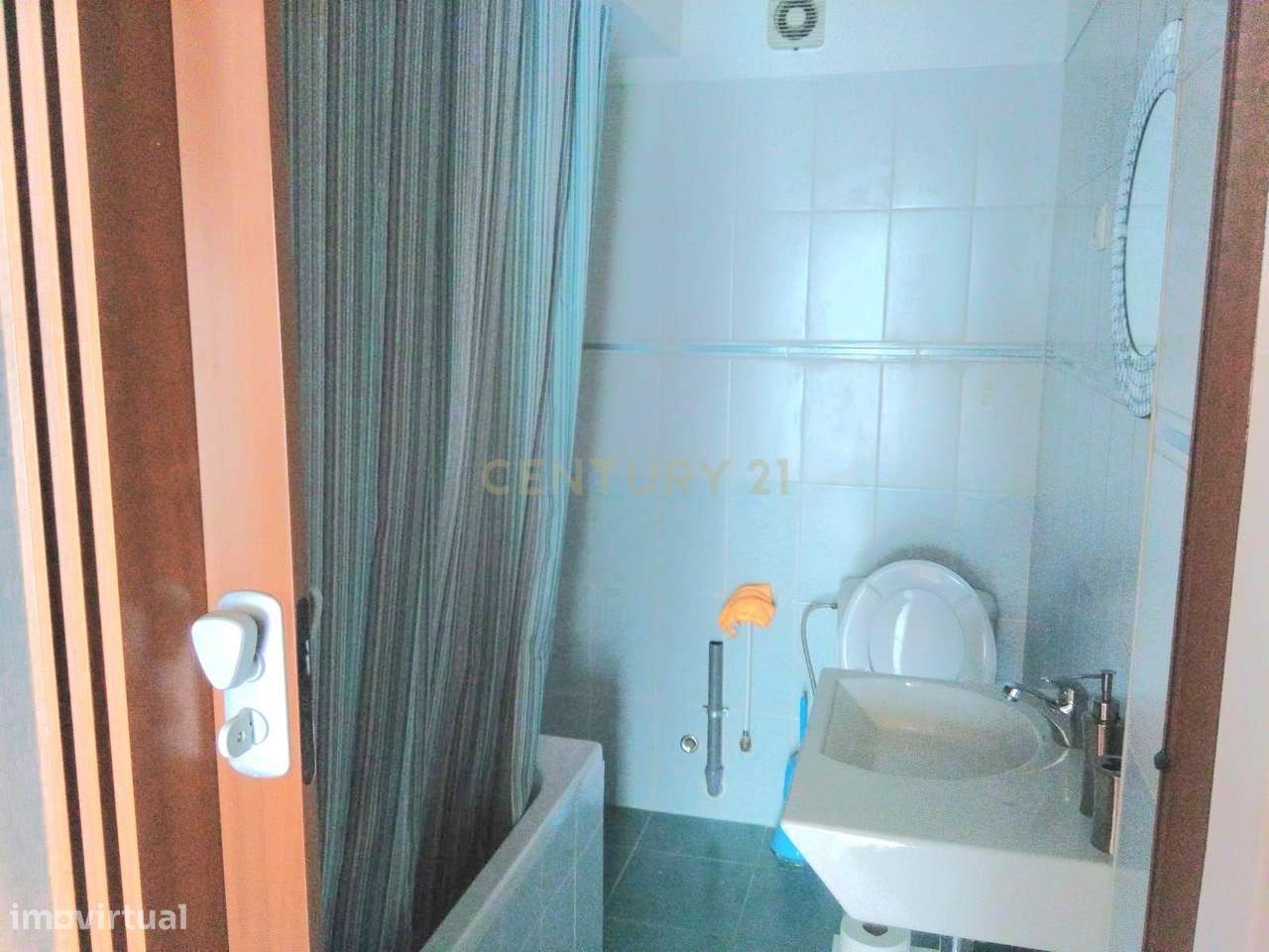 Apartamento 2 Assoalhadas no Centro de Almada em zona privilegiada-5
