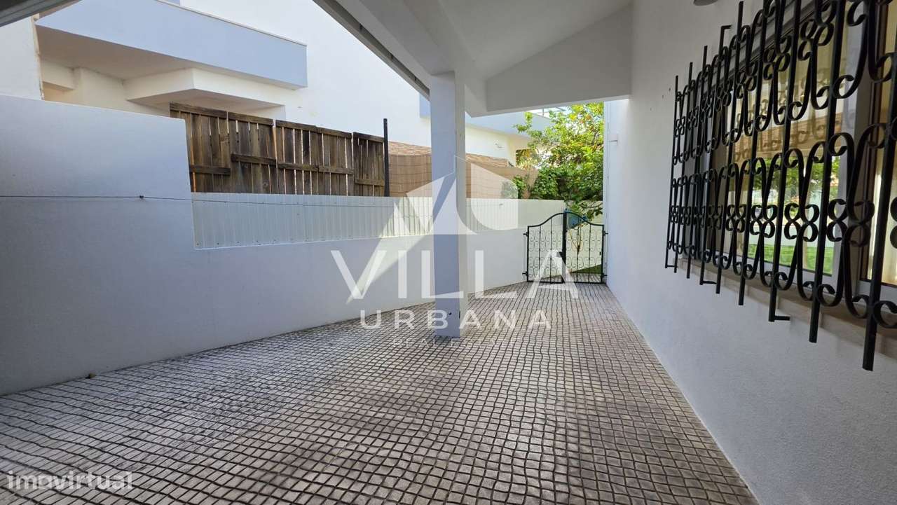 Moradia T3 +1 com Garagem localizada numa zona tranquila em Belverde-36