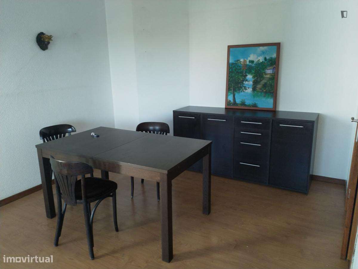 Quarto - localizado em Mafamude Porto - Grande imagem: 5/6