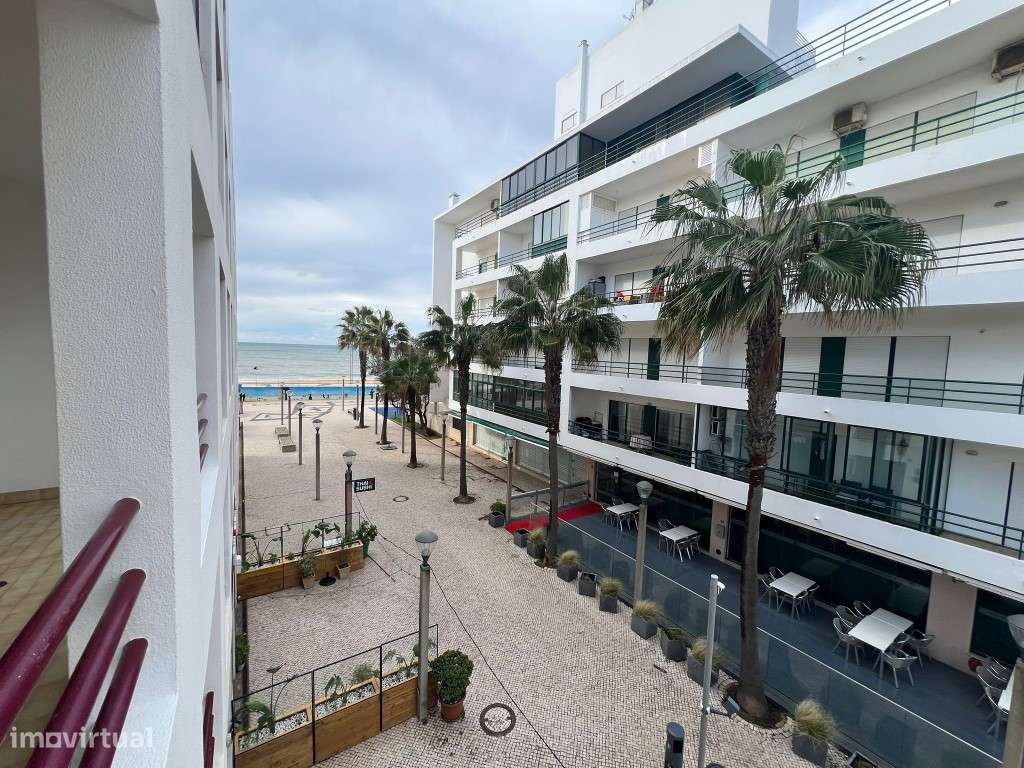 Apartamento T2 primeira linha lateral de mar em Quarteira - Oportun...-16