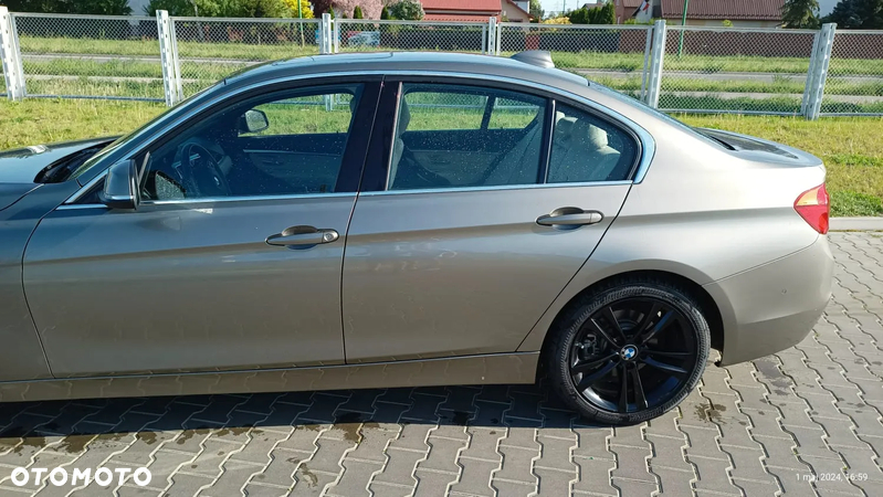 BMW Seria 3 330i Luxury Line - 4