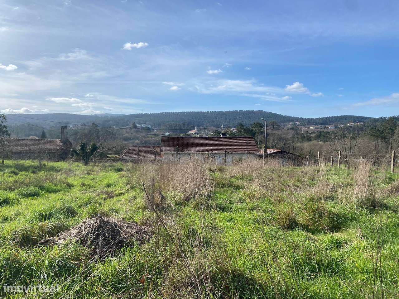 Quintinha com moradia em pedra para restauro com 2.000m2 de terreno.-15