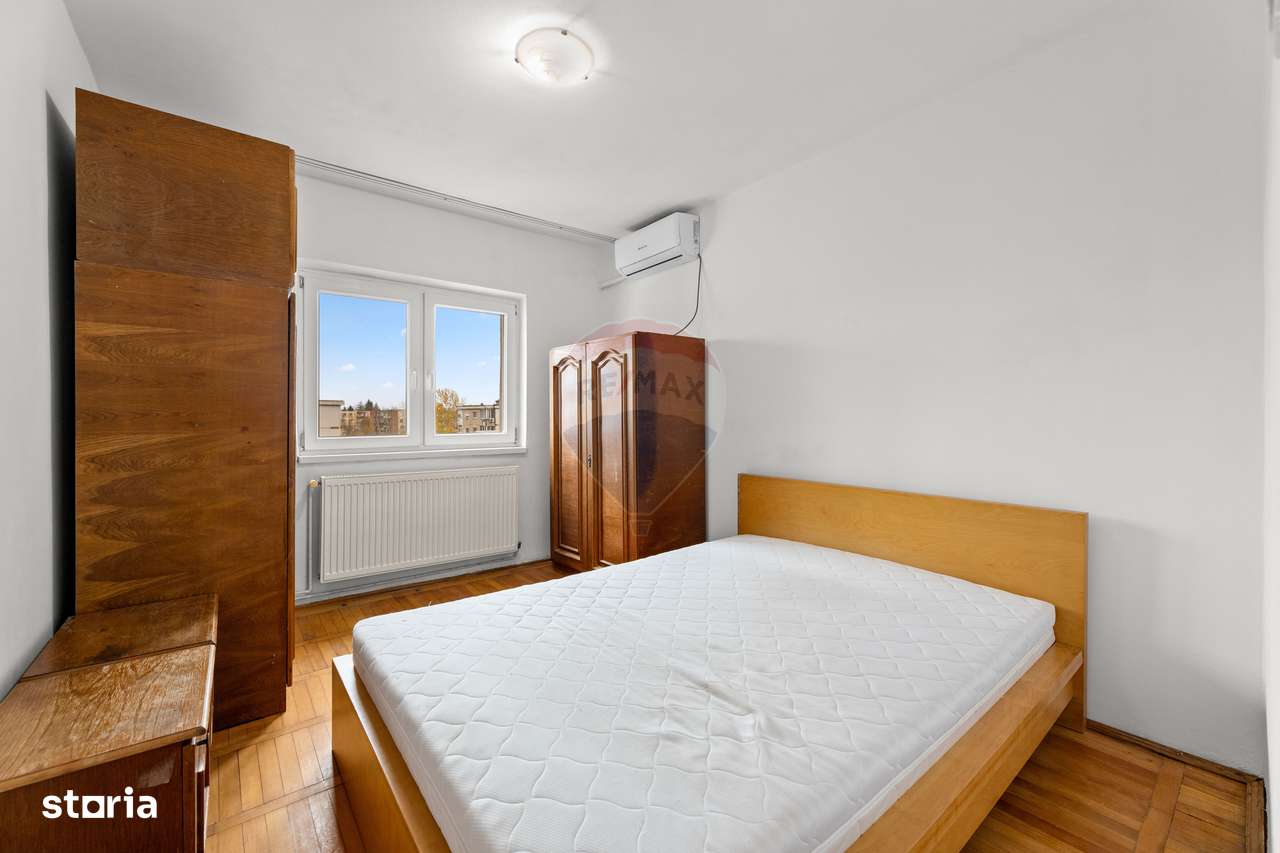 Apartament spațios cu 3 camere, de vânzare, în zona 300 Micalaca-2