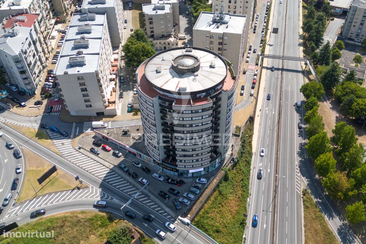 Apartamento T3 Renovado com 265m² no Centro de Braga – São Vicente... - Grande imagem: 2/40