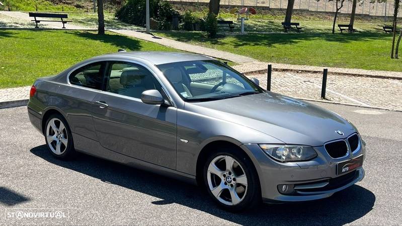 BMW 320 d Exclusive Auto - 12