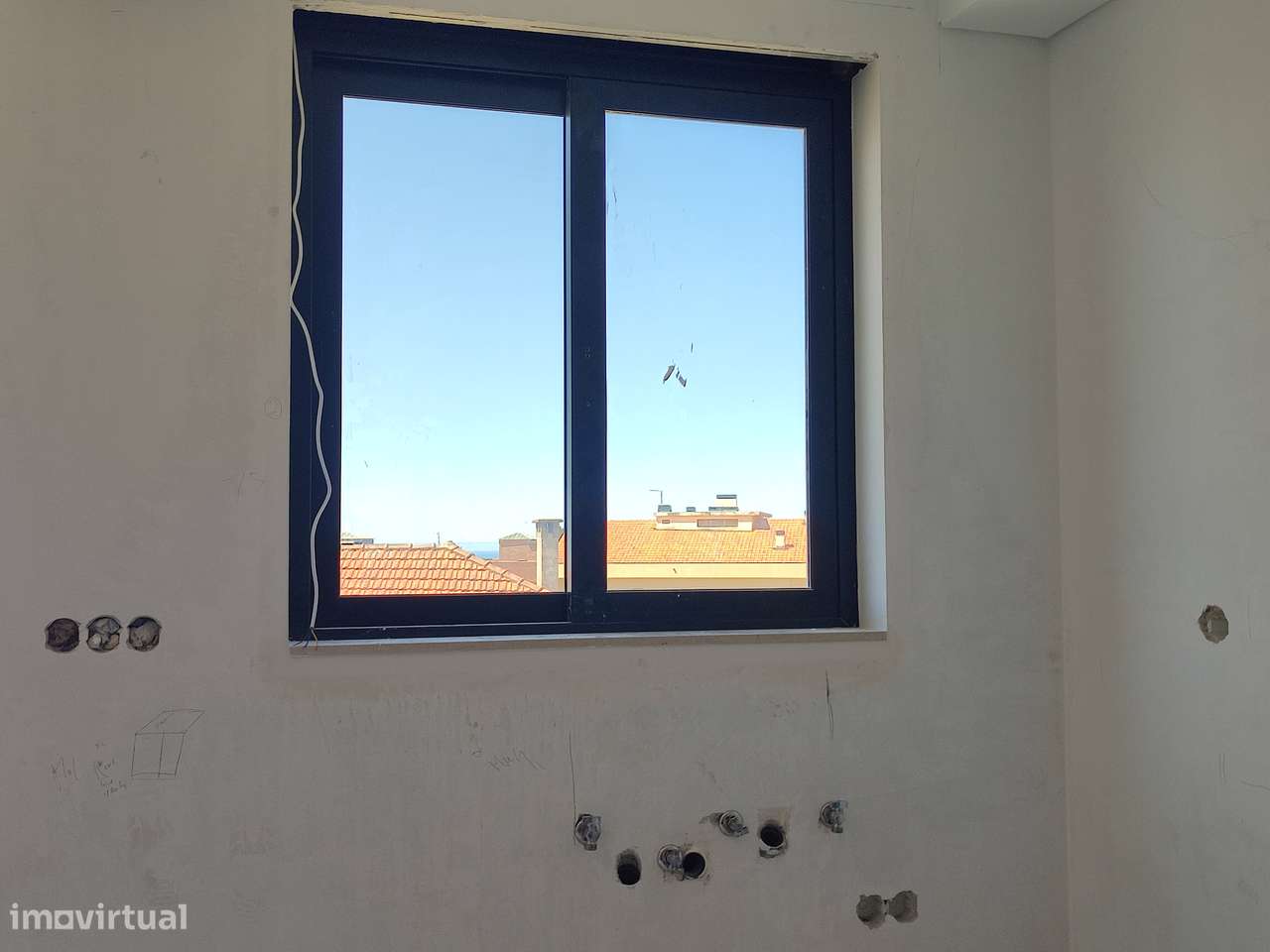 T2 c/ vistas, próximo de Santo Ovídio da futura estação da Linha Rubi.-16