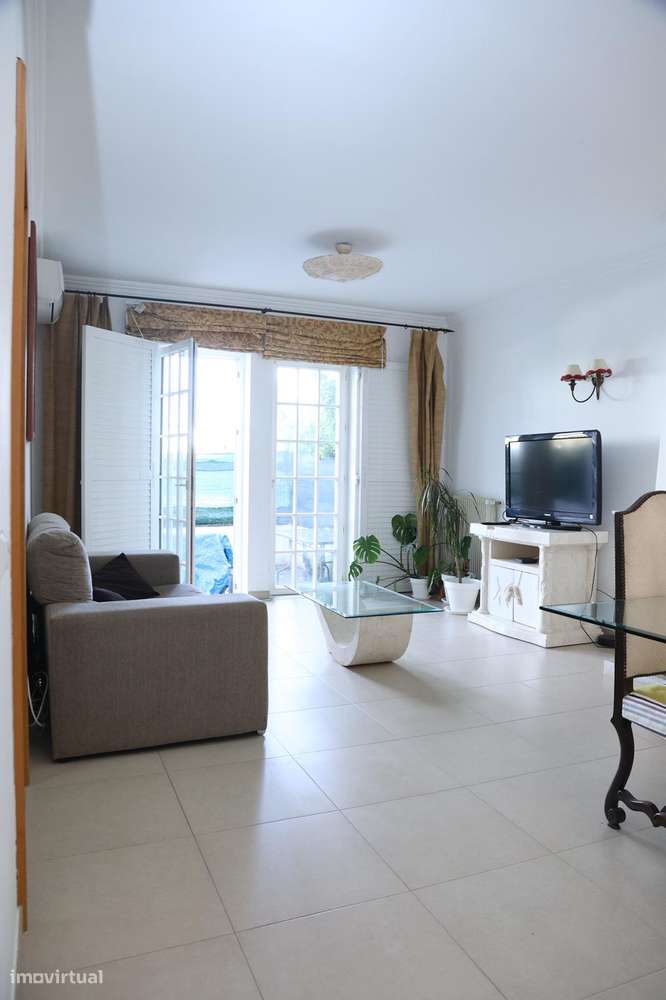 T2 Inserido em condomínio privado com segurança em Azeitão - Grande imagem: 2/49