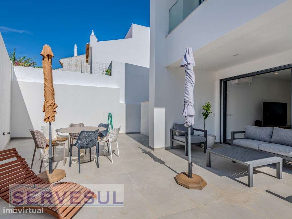 Moradia Moderna Geminada composta por 4 quartos e piscina privada, ...-49