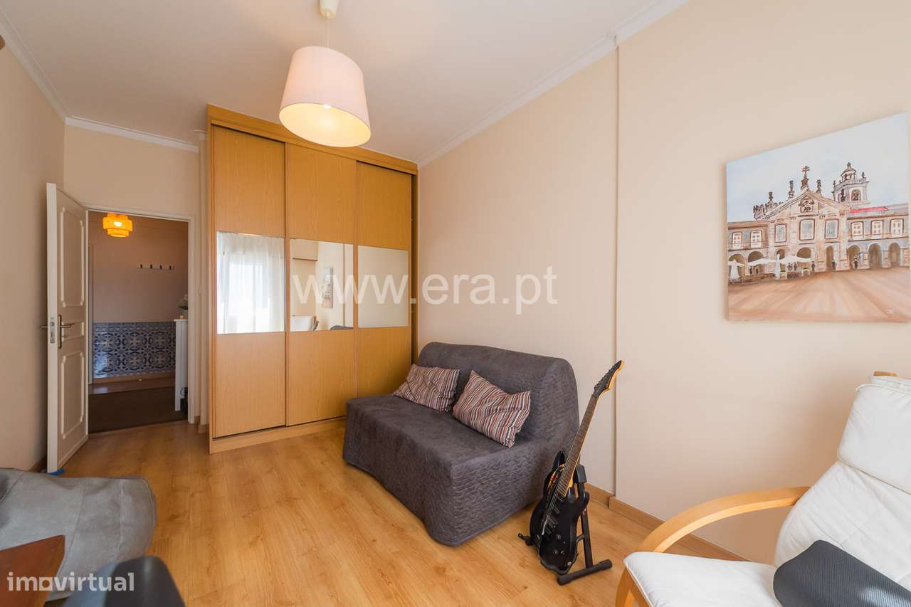 Apartamento T2 com 77 m perto do Metro-8