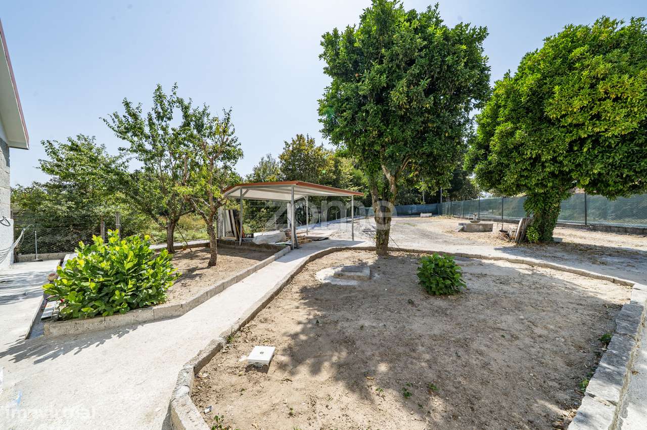 Moradia Individual T3 Renovada com Comércio, em Vilela, Póvoa Lanho... - Grande imagem: 4/47