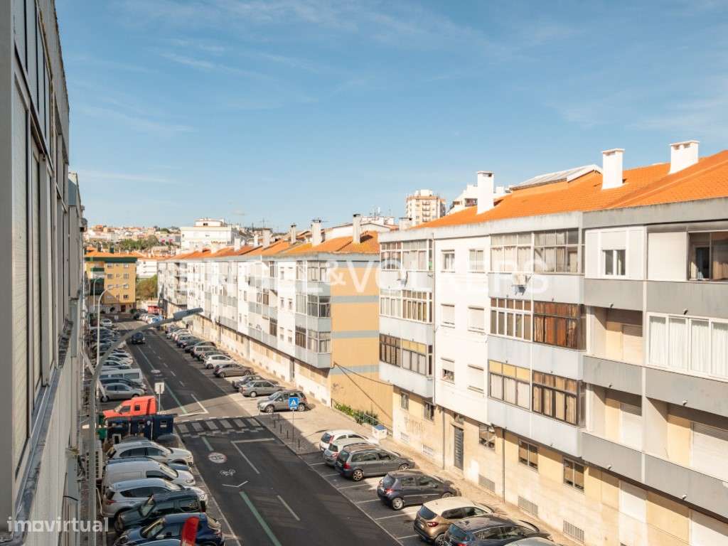 T2 Remodelado com 83m2 no Casal de S. Brás-23