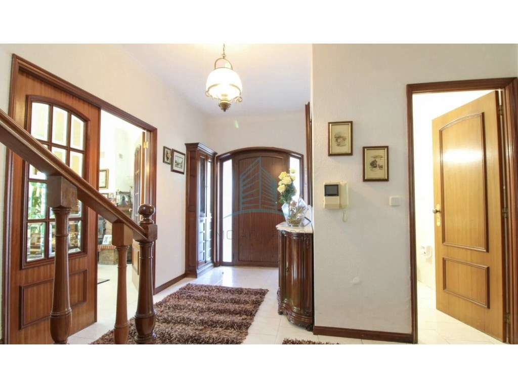 Moradia T4 com Garagem e Jardim em S.Cosme- Gondomar-8