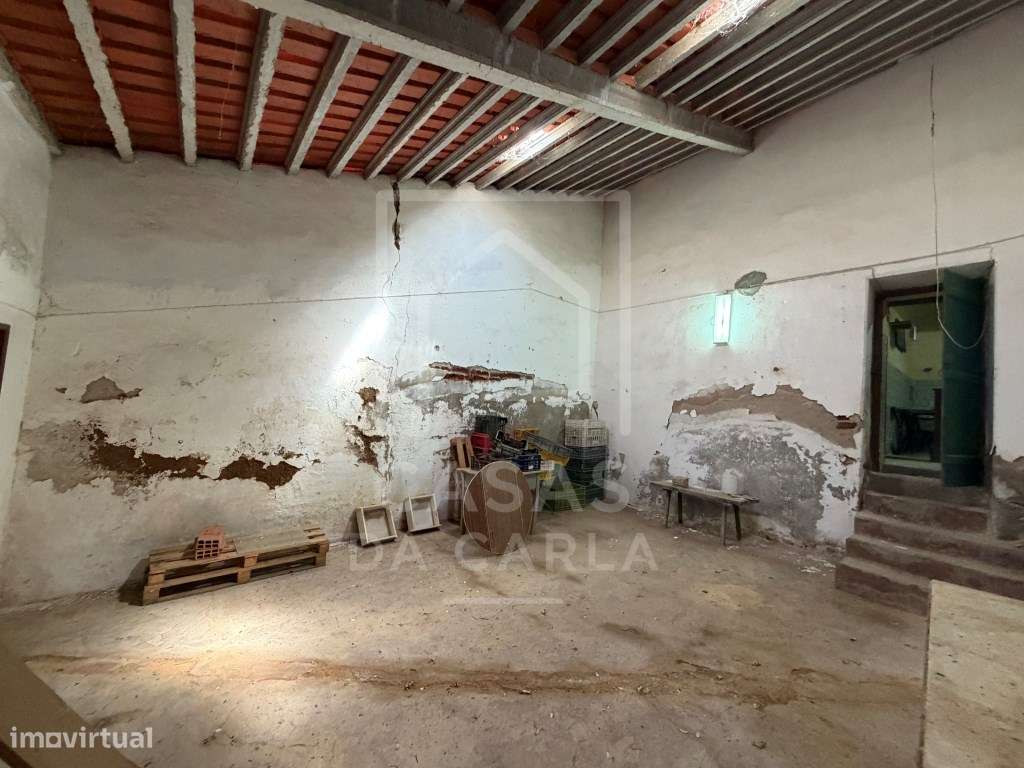 Moradia com espaço comercial com 657m2 em Albergaria dos Fusos-30