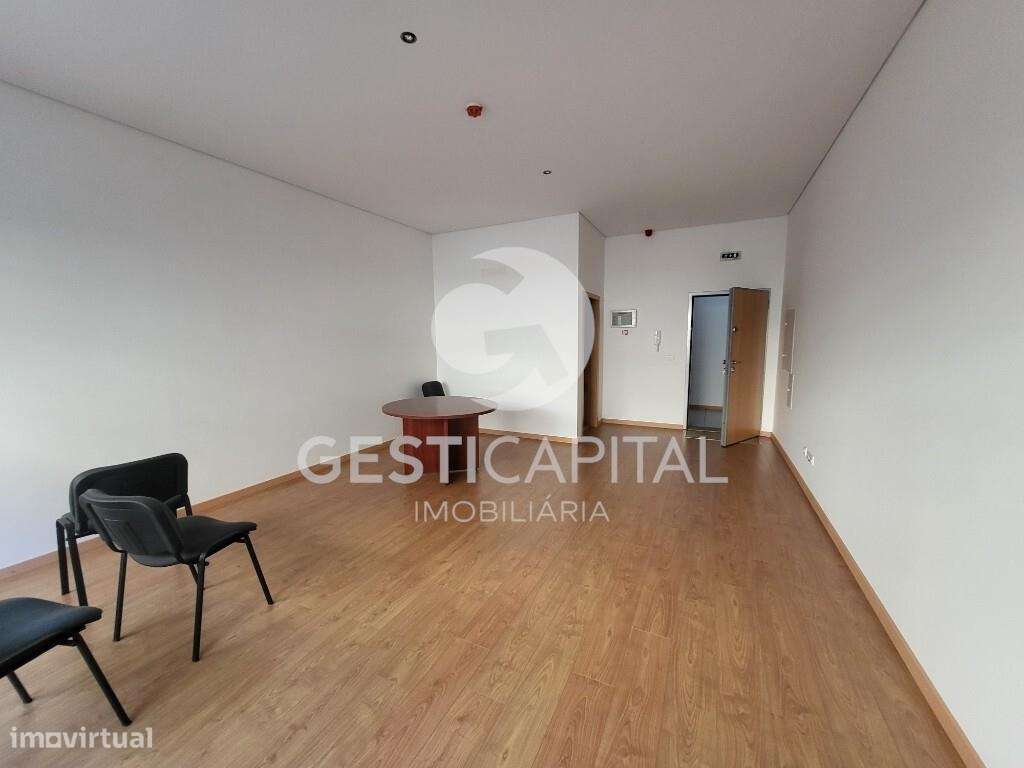 Escritório com 34 m2 para arrendamento no centro do Marco - Grande imagem: 2/5
