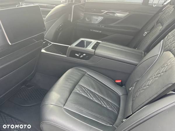 BMW Seria 7 M760Li xDrive - 39