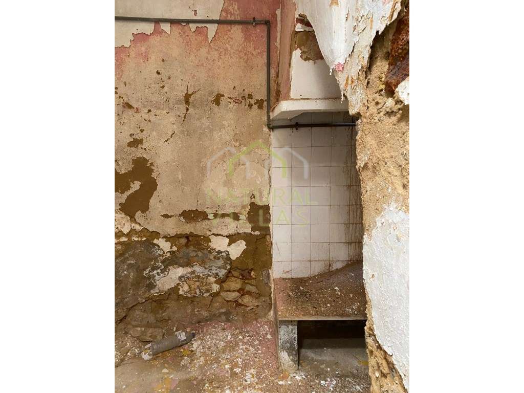 Casa Típica Algarvia para Recuperar na Baixa de Olhão - Grande imagem: 5/10