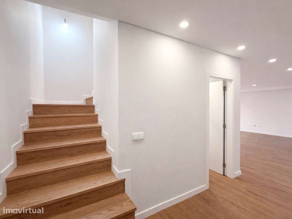 Moradia T3 com Terraço Panorâmico e Jardim-14