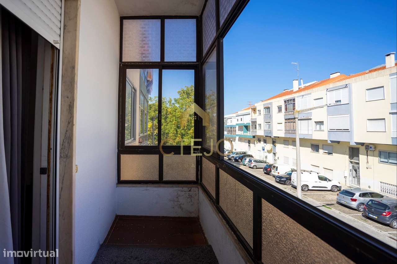 Apartamento T2  com varanda e arrecadação em Vale de Figueira , São Jo-22
