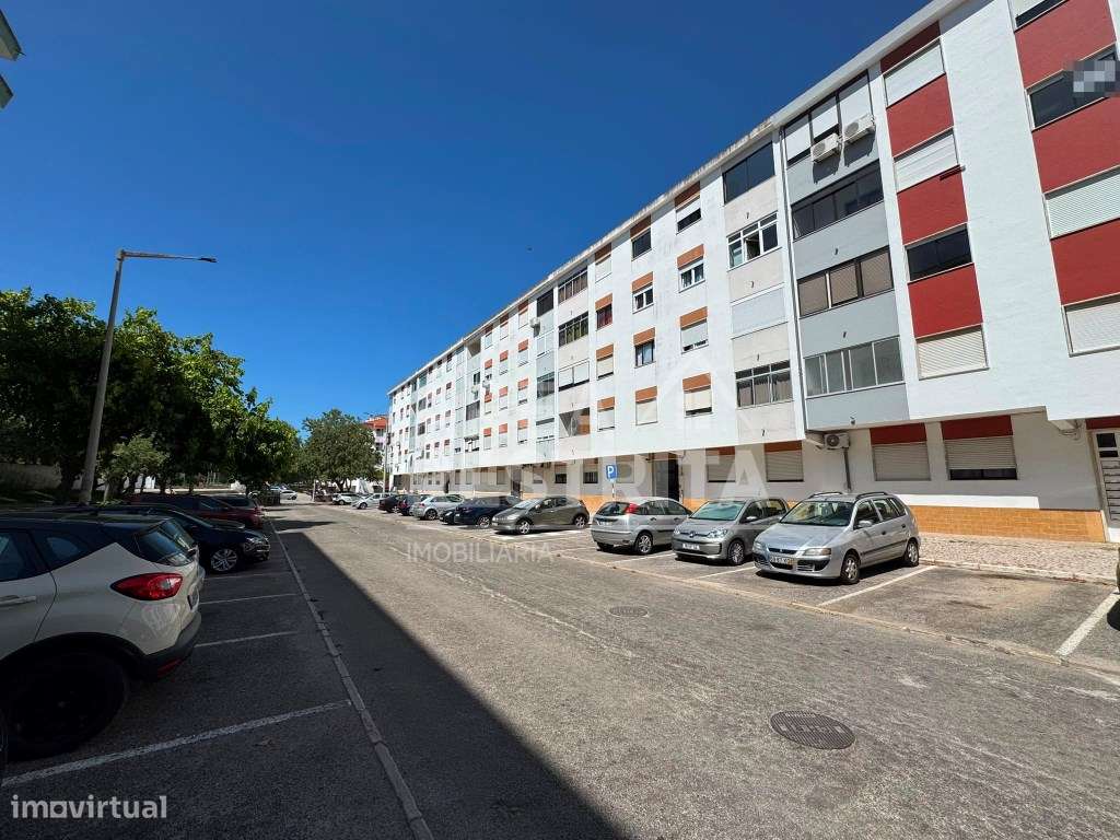 Apartamento T2 no Estádio da Medideira, Amora-25