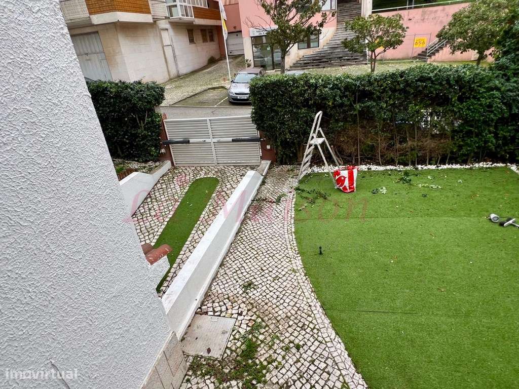 Moradia V4 Duplex no Centro de Loures-23