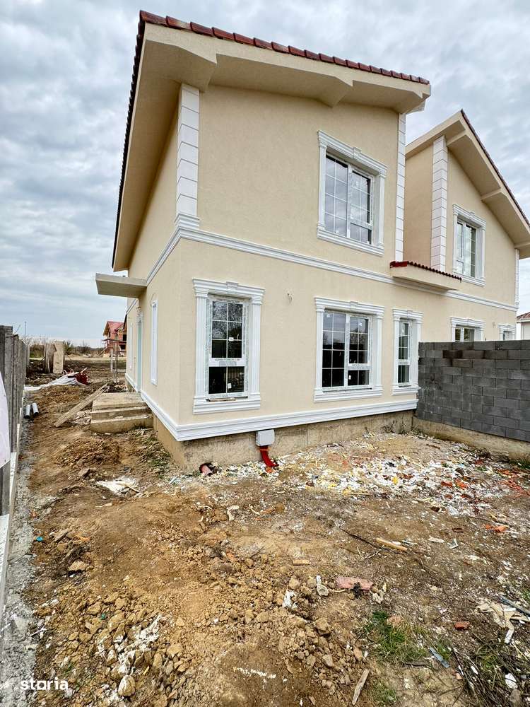 Duplex despartit prin camera tehnica - 4 camere Toate Utilitatile - Imagine principală: 2/16