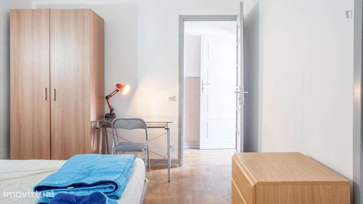 Quarto - localizado em Baixa Coimbra - Grande imagem: 4/10