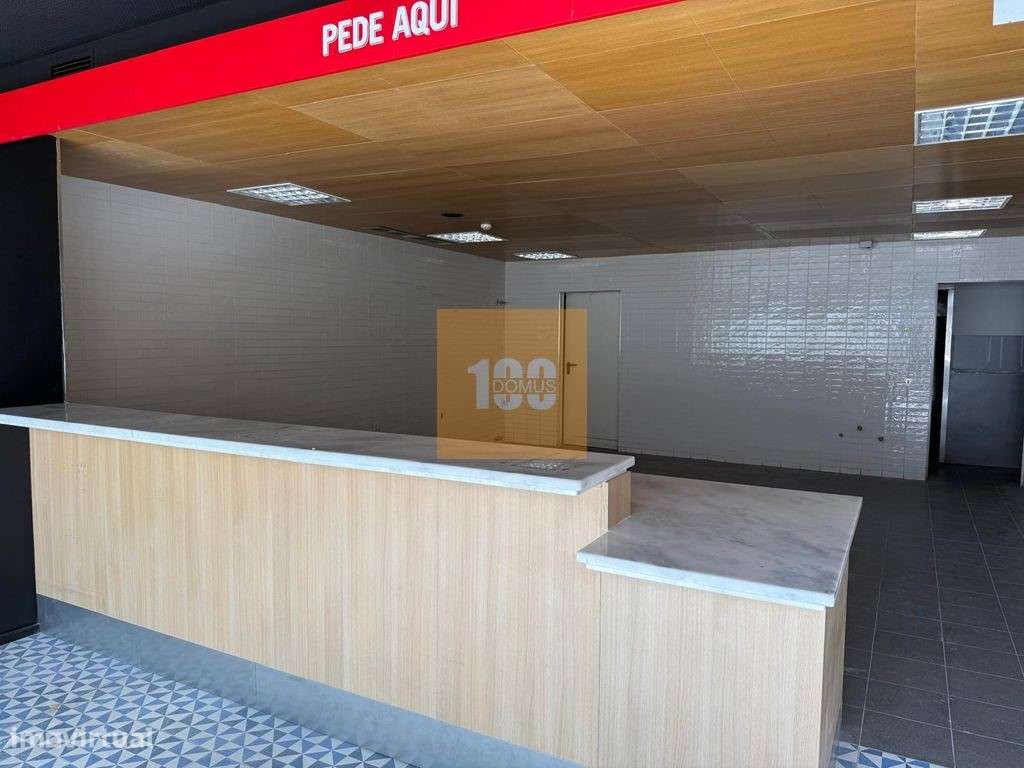 Loja de excelência junto à Rotunda da Boavista - Grande imagem: 5/26