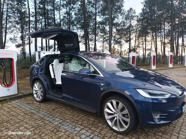 Tesla Model X - 1