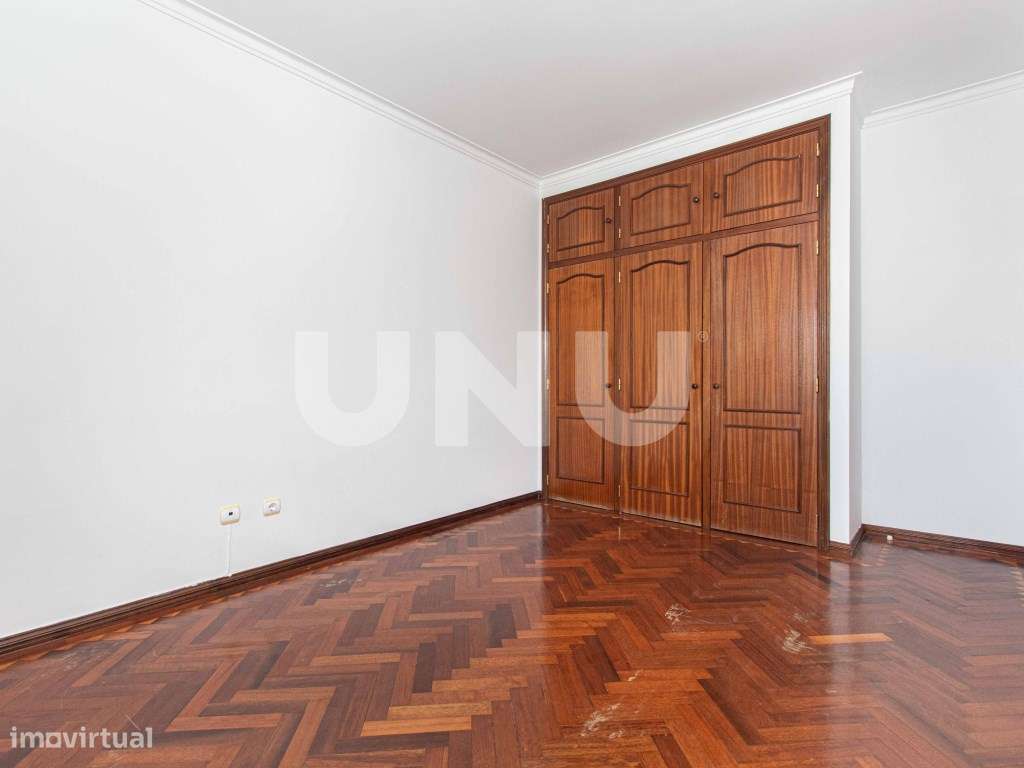 Apartamento T3, com lugar de estacionamento, no Carregado!-12