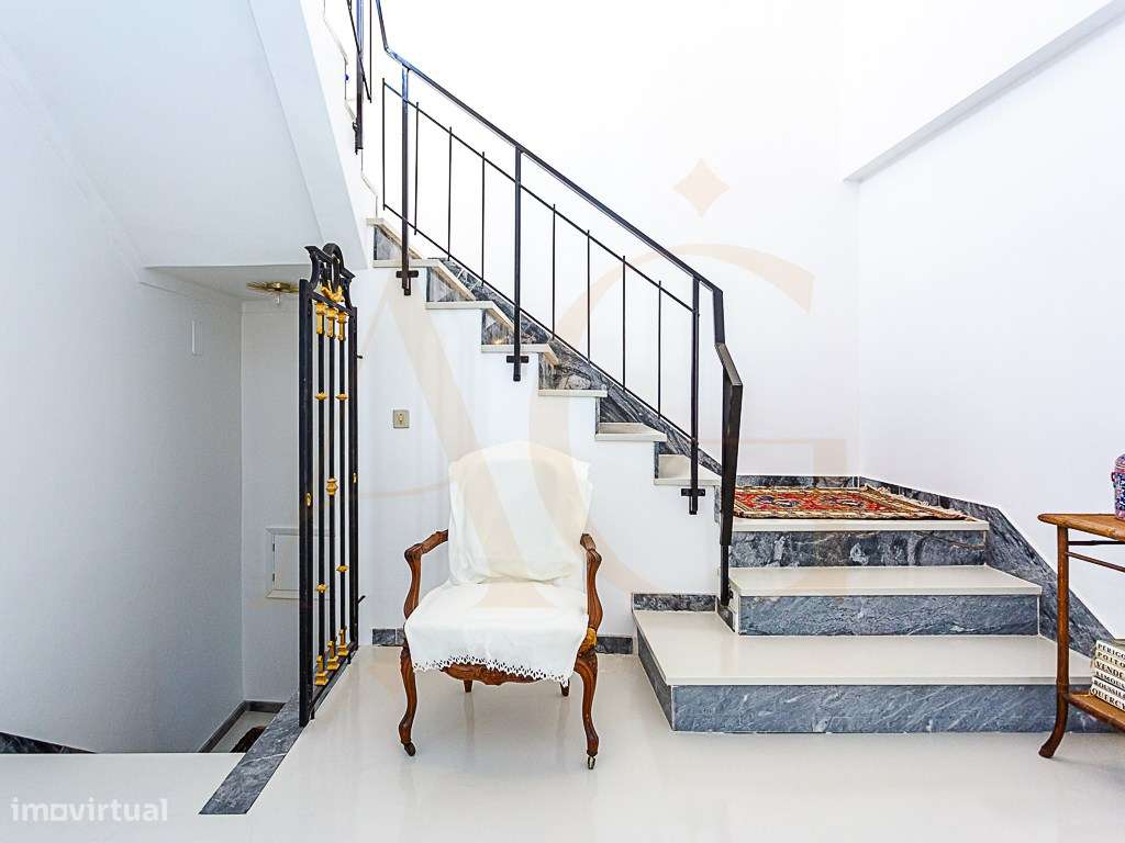 Moradia com Garagem, Piscina, Jardim e amplos Terraços, para venda ...-27