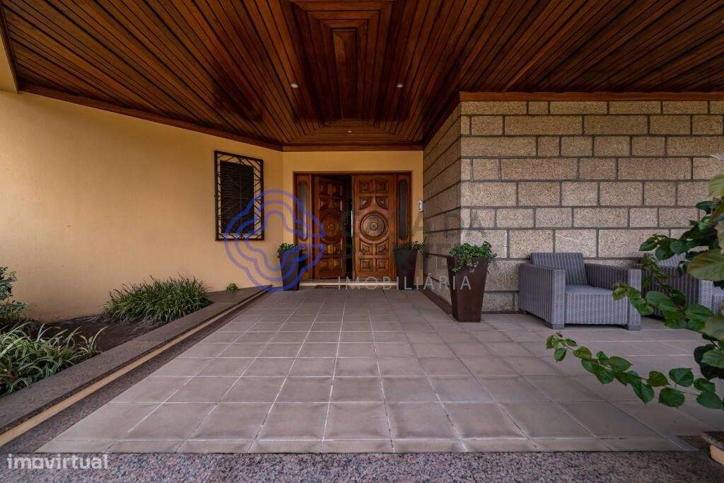 Moradia Exclusiva com 1.800 m2 de Terreno em Castêlo da Maia - Porto - Grande imagem: 4/47