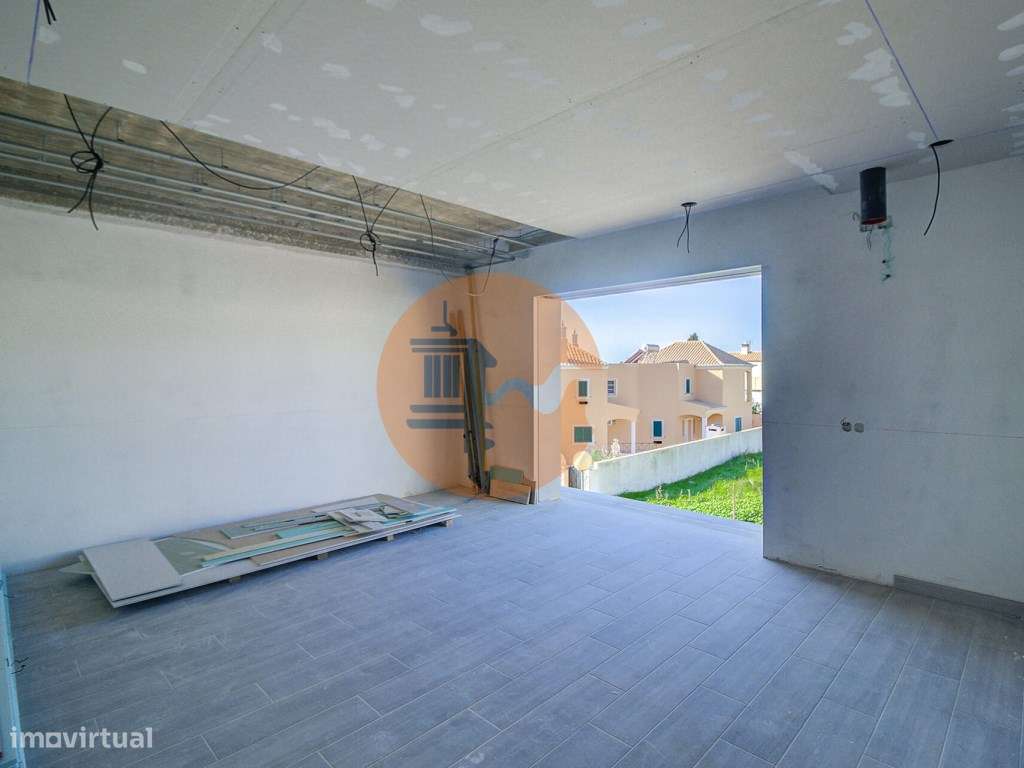 Moradia Isolada V4 com Piscina em Construção-26