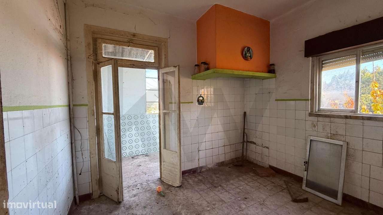 Moradia para reconstrução | Terreno 1.506 m2 | Vista campo | Periferia-30