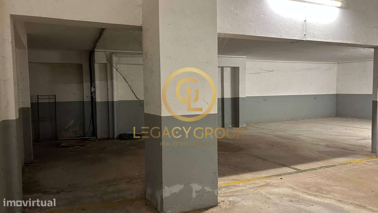 Parqueamento com 787m² situado no centro de Carvoeiro -  Lagoa-31