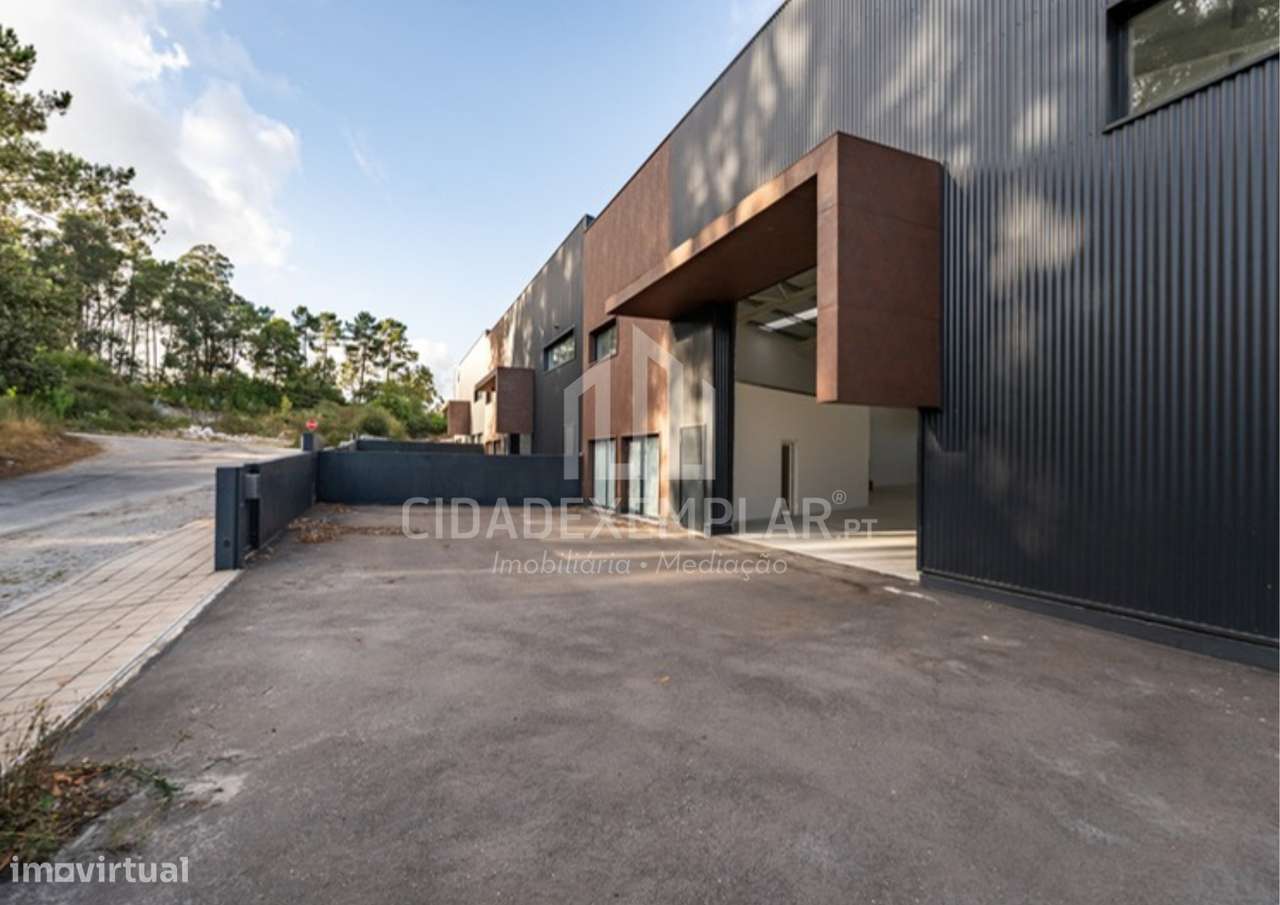 Versátil Pavilhão industrial em Macieira, Lousada-1