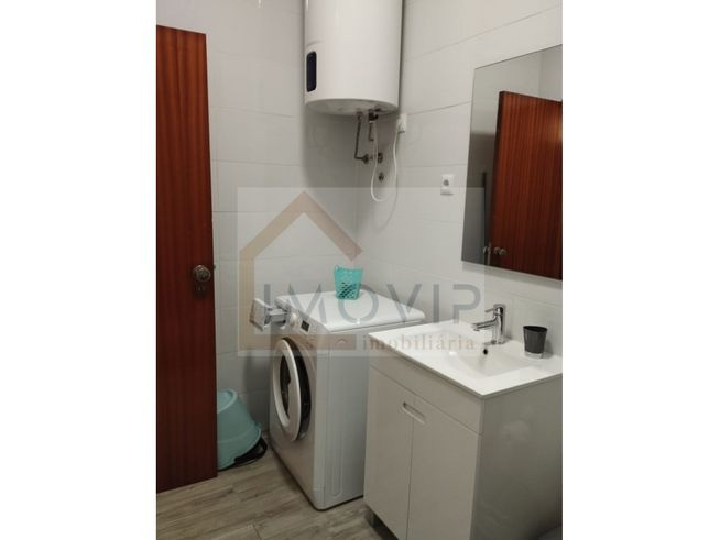 Vende-se T1 totalmente remodelado e mobilado-Monte gordo-6
