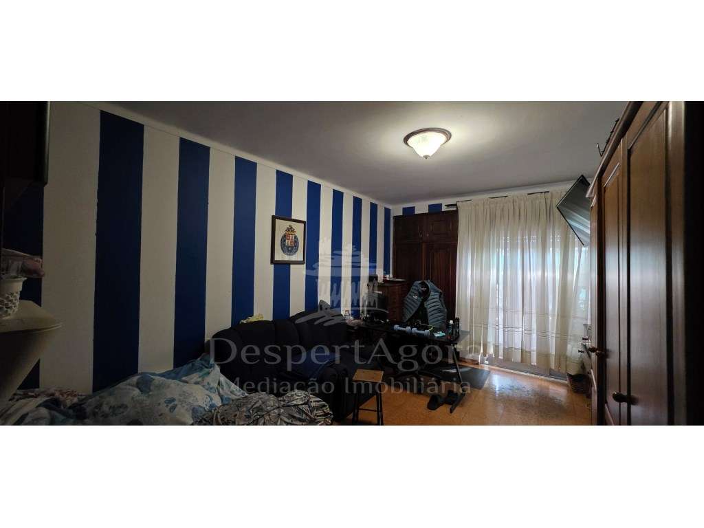 Apartamento T2 com Sótão, Varanda e Marquise - Junto a Escolas e Tr...-7