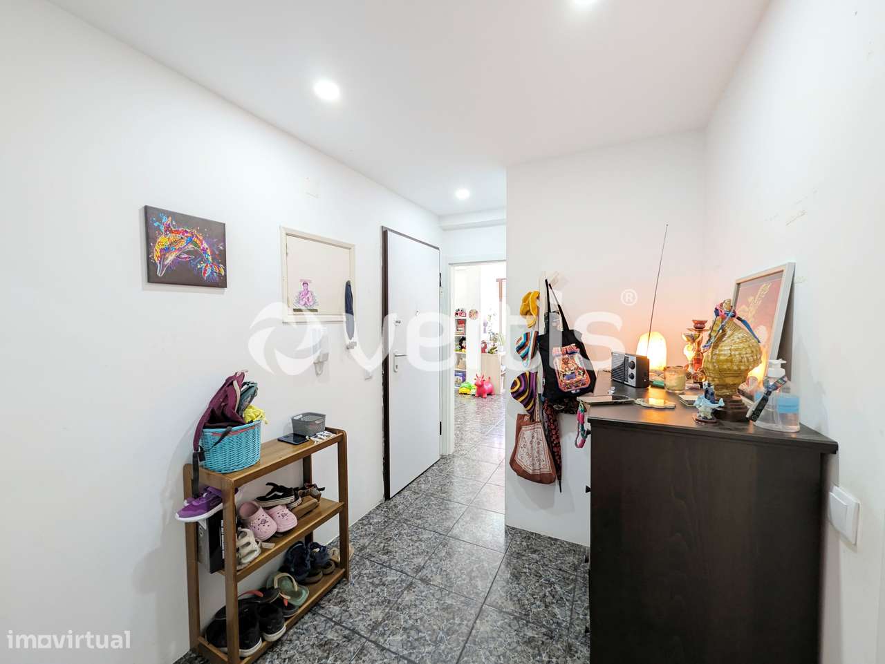 Apartamento T2 remodelado no centro do Barreiro-14