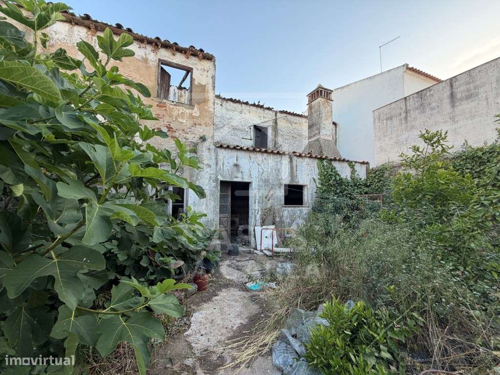 Moradia para Reabilitação Total no Centro da Vila de Cuba-5