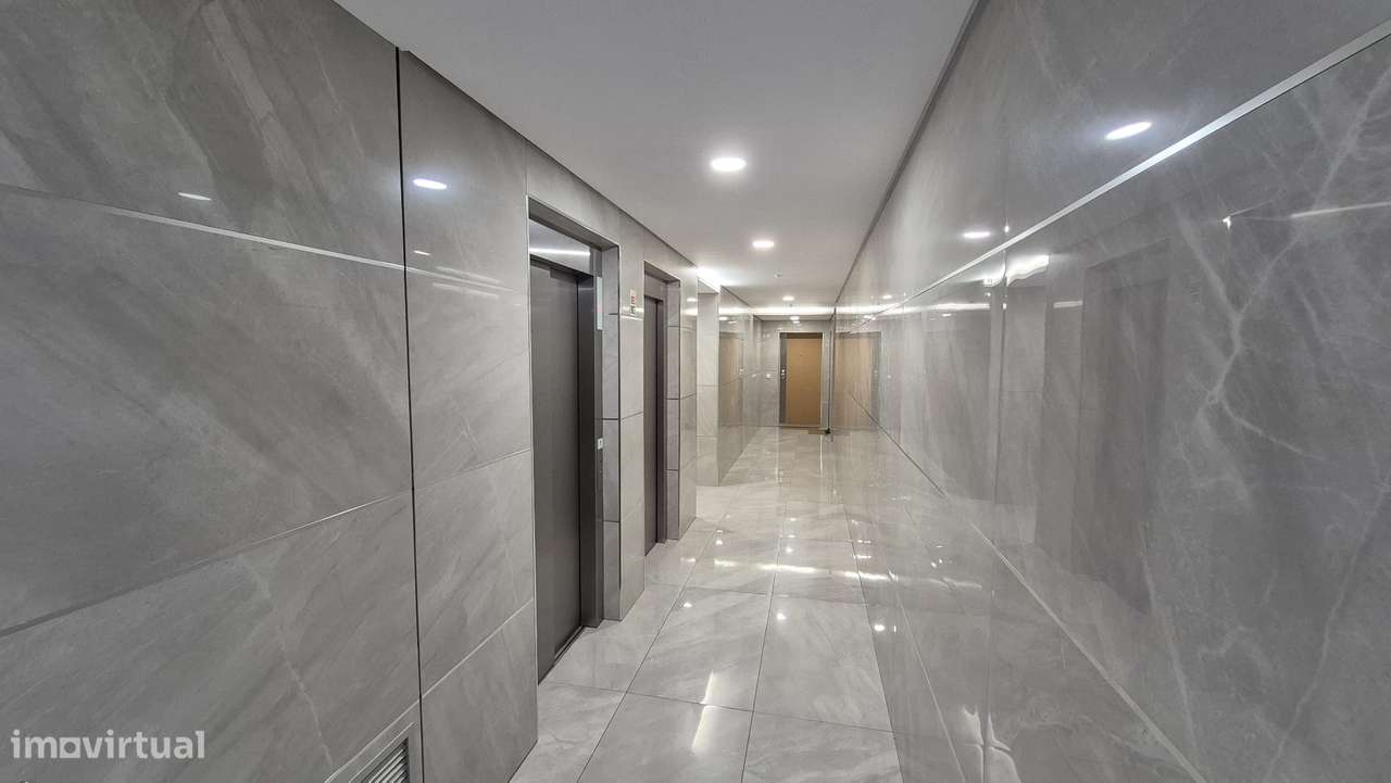 T3 Recuado no último piso, com terraço de 77,35m2 e garagem fechada-24