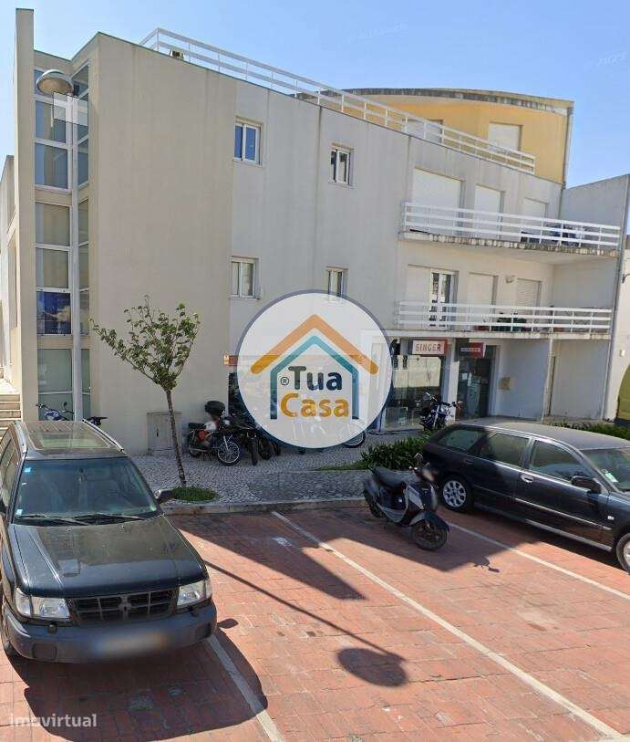 Loja com a área de 108 m2 situada no centro da cidade de Cantanhede - Grande imagem: 1/13