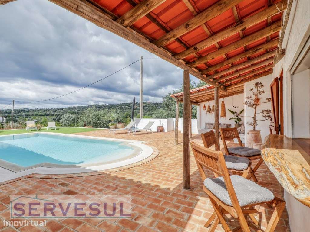 Charmosa Moradia Familiar T3+1 no Campo, inserida num generoso terr...-33