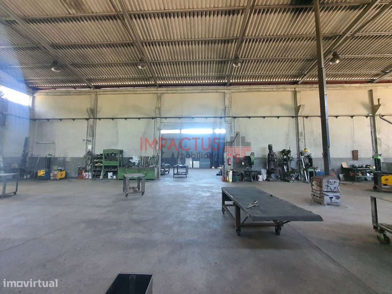 Armazém industrial com logradouro e 3200m2 área terreno - Grande imagem: 4/17